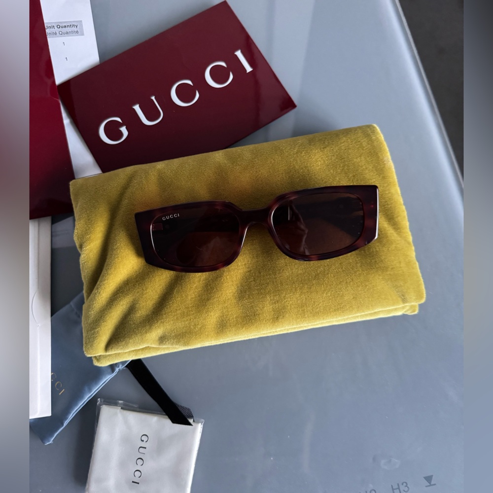 Rectangular-frame Gucci sunglases
